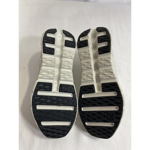 On Cloudtilt Low Top White Polyester Sneakers Size 9 *FIRM ON PRICE. - Picture 6 of 6